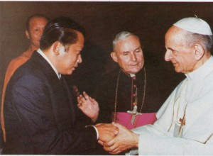Page 31 His Holiness Pope VI granted a private audience to World Peace Envoy, Dr. suchart Kosolkitiwong and his mission on May 11, 1977 at Vatican city.