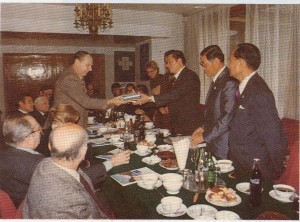 Page 38 (2) World Peace Envoy Dr.Suchart Kosolkitiwong presenting gifts and documents of the I.F.R. to the Polish Peace Committee in Warsaw.
