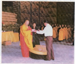 Page45 World Peace Envoy, Dr. Suchart Kosolkitiwong, receiving the Holy Soil in a formal presentation from the Abbot of Fo Kuang Shan Monastery.