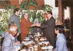Page57 (2) World Peace Envoy presenting gifts to Mr. Paul D. Oyer, Planning Officier,and International Peace and Justice Committee of Interfaith Conference of Metropolitan Washington (Nov. 7,1980).